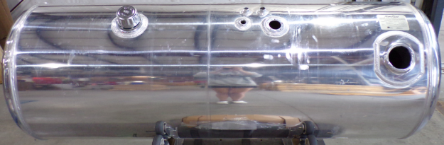 Picture of 104 Gallons 23"D x 58"L - Peterbilt Style - Rear Fill Polished, Split