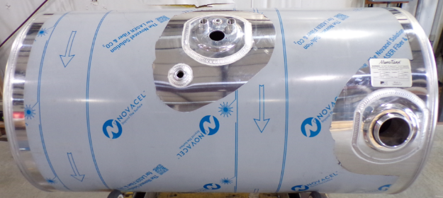 Picture of 88 Gallons 24.5"D x 43"L - Kenworth Style - Rear Fill Polished